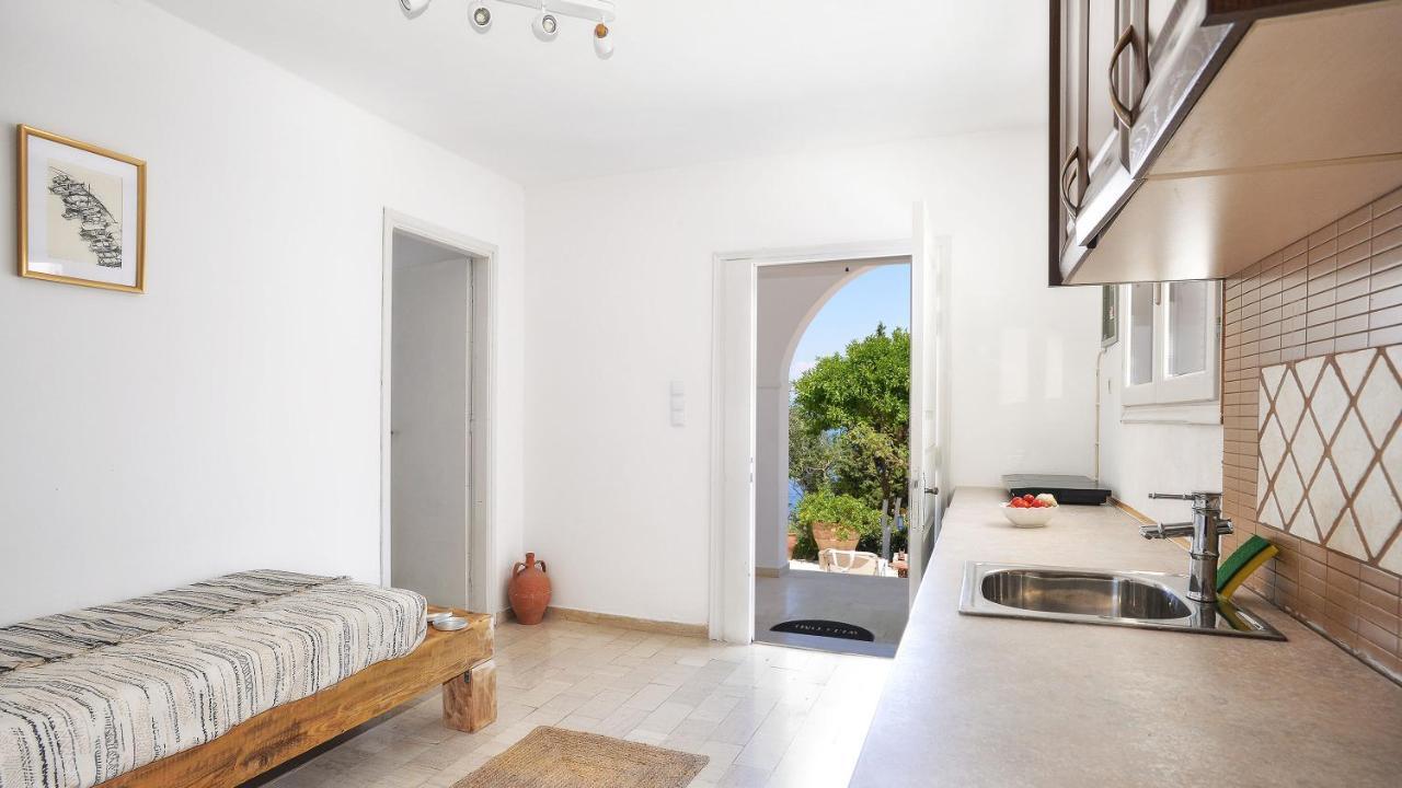 New! Paxoswhite Sea View Apartments & Studios! Гайос Екстериор снимка