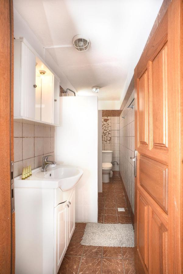 New! Paxoswhite Sea View Apartments & Studios! Гайос Екстериор снимка