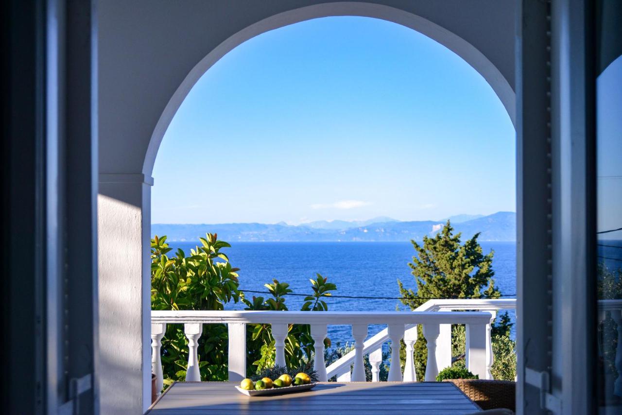 New! Paxoswhite Sea View Apartments & Studios! Гайос Екстериор снимка