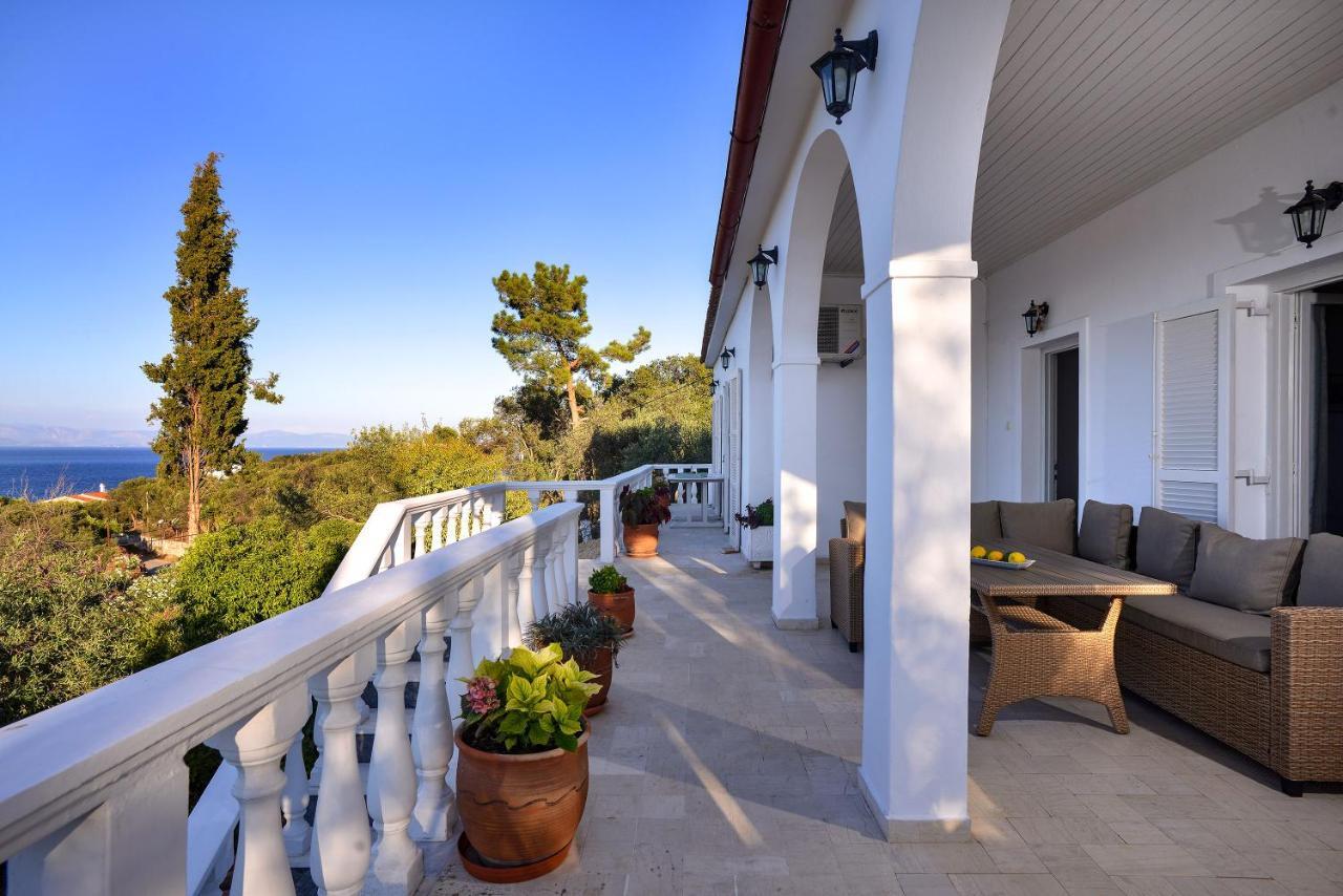 New! Paxoswhite Sea View Apartments & Studios! Гайос Екстериор снимка