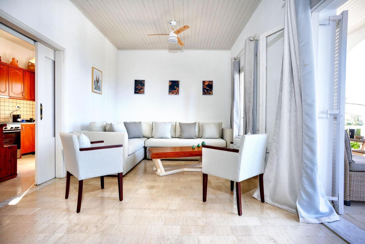 New! Paxoswhite Sea View Apartments & Studios! Гайос Екстериор снимка