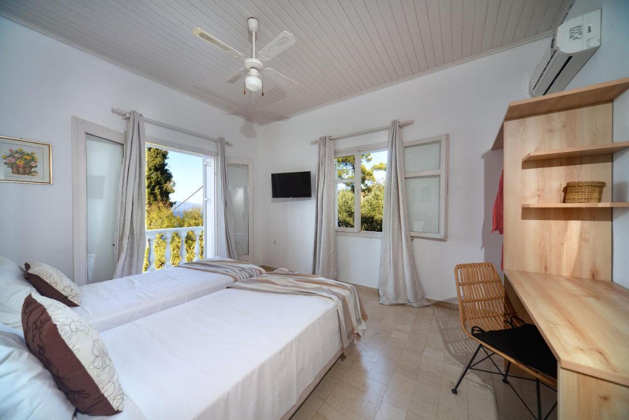 New! Paxoswhite Sea View Apartments & Studios! Гайос Екстериор снимка