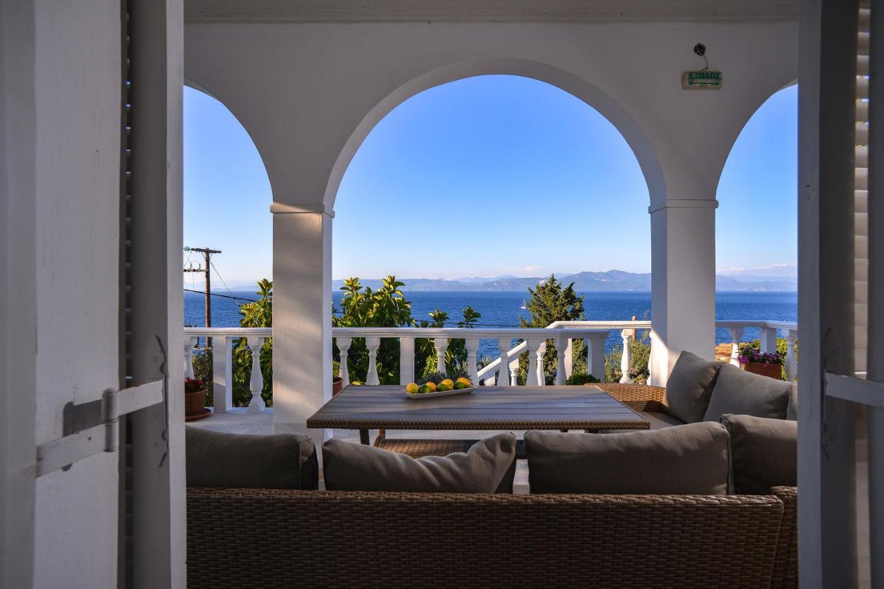 New! Paxoswhite Sea View Apartments & Studios! Гайос Екстериор снимка