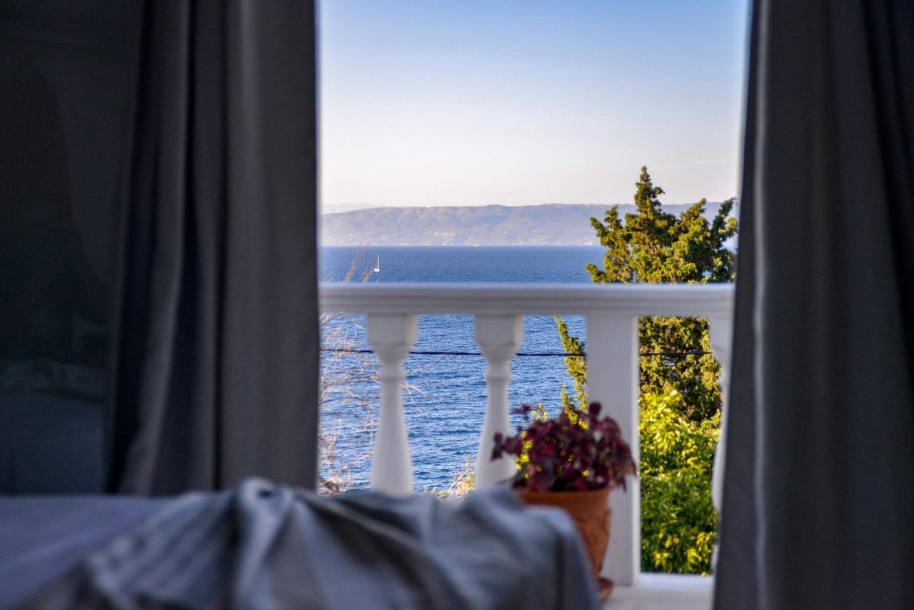 New! Paxoswhite Sea View Apartments & Studios! Гайос Екстериор снимка