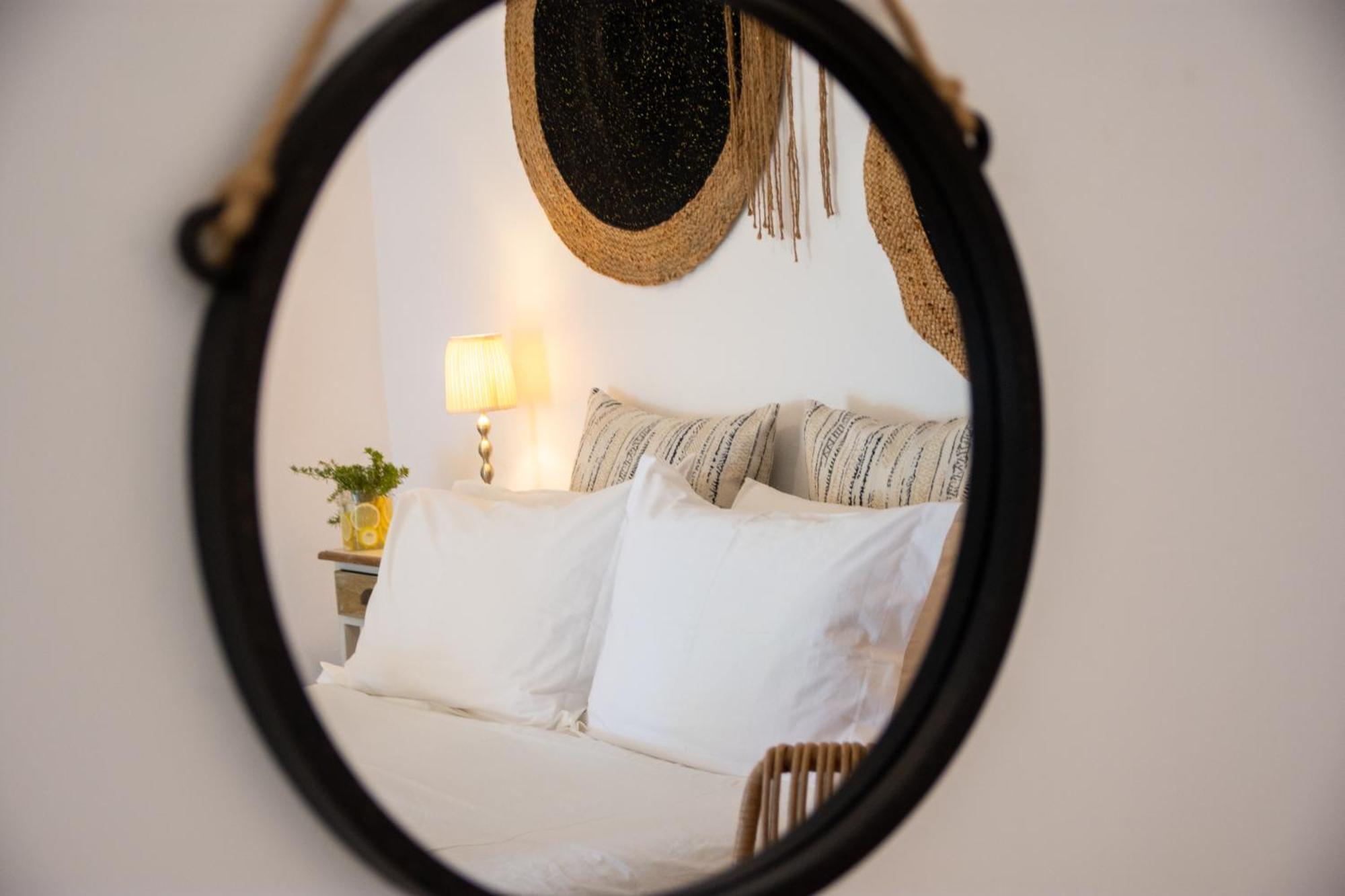 New! Paxoswhite Sea View Apartments & Studios! Гайос Екстериор снимка