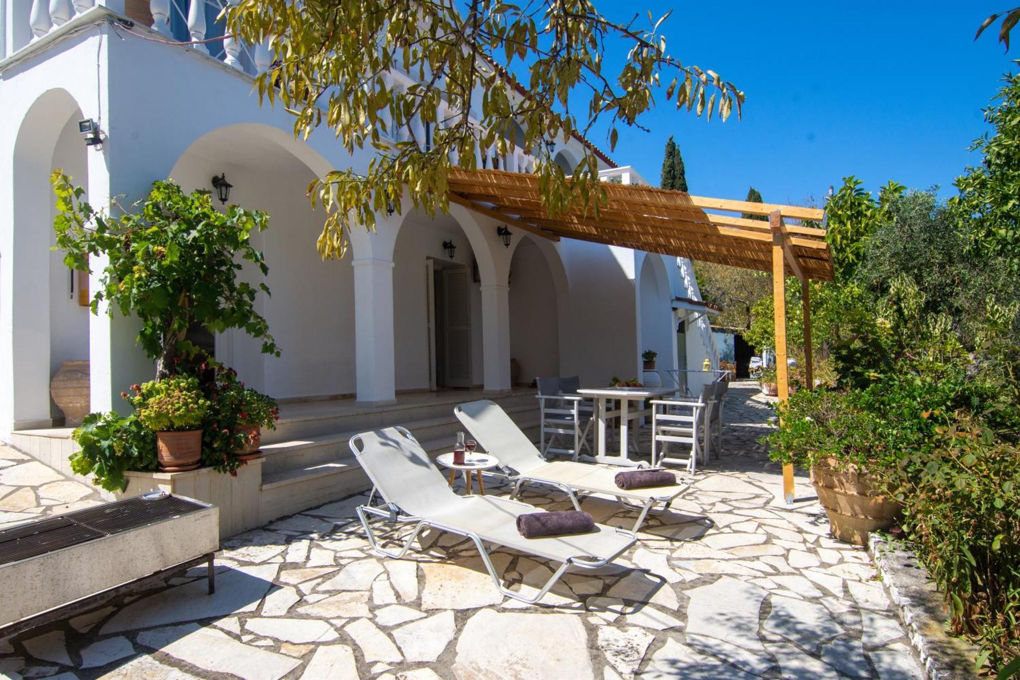 New! Paxoswhite Sea View Apartments & Studios! Гайос Екстериор снимка