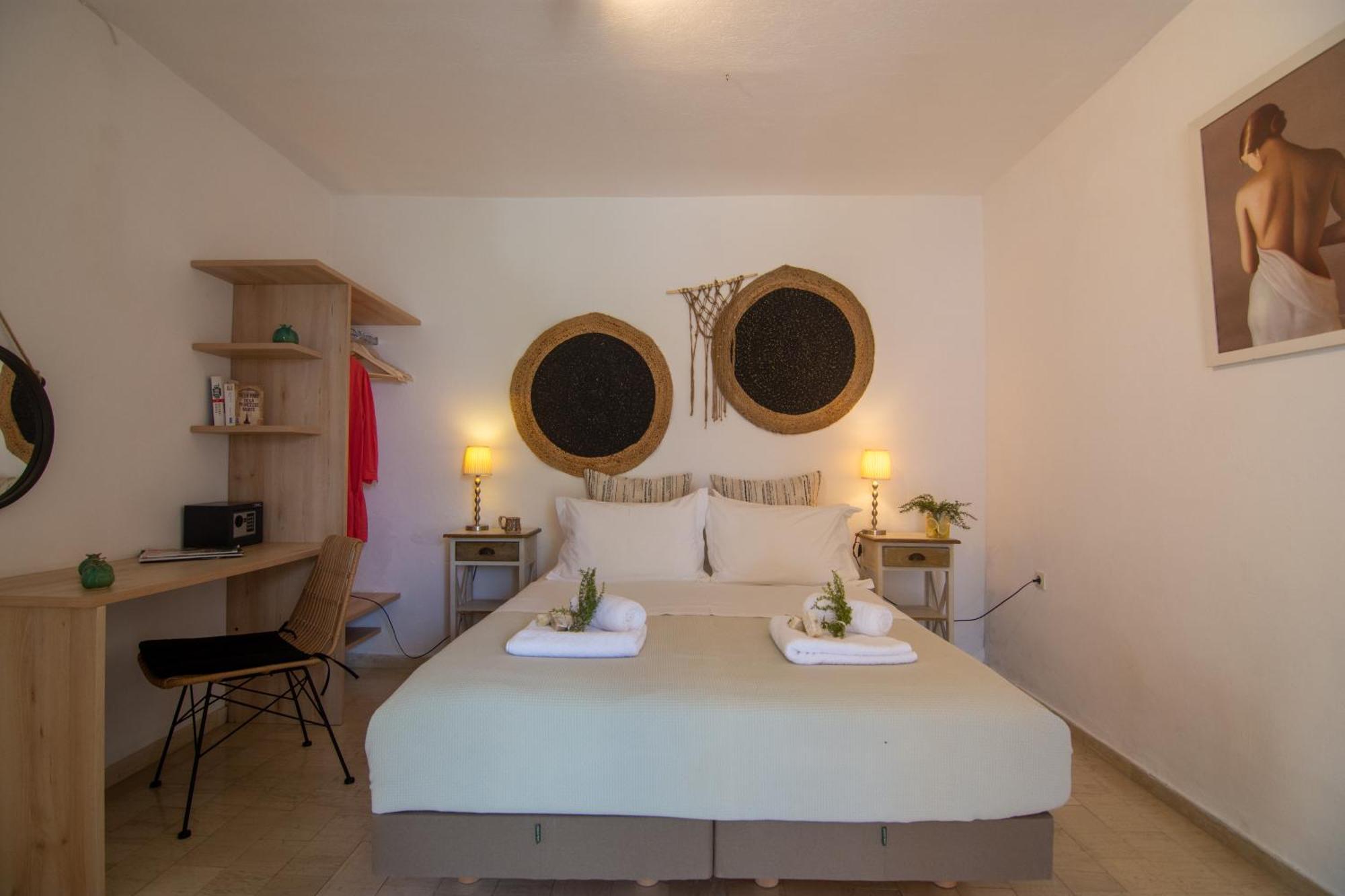 New! Paxoswhite Sea View Apartments & Studios! Гайос Екстериор снимка